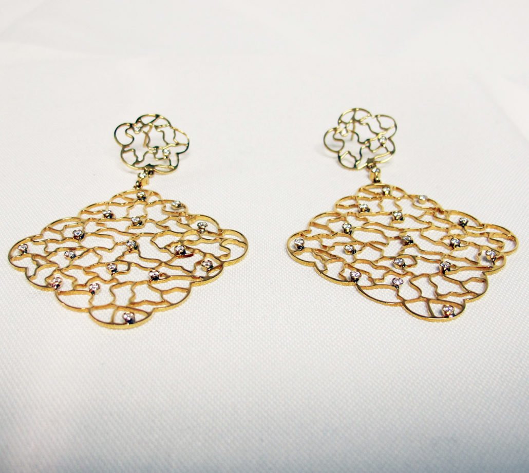 18kyg dangle earrings, yellow gold, diamonds