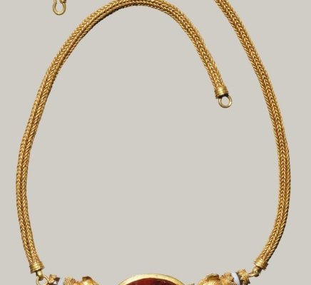 1st century BC garnet necklace via The Met.jpg